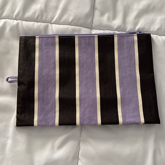 BAGGU Handbags - BAGGU Stripes Medium Go Pouch NWOT